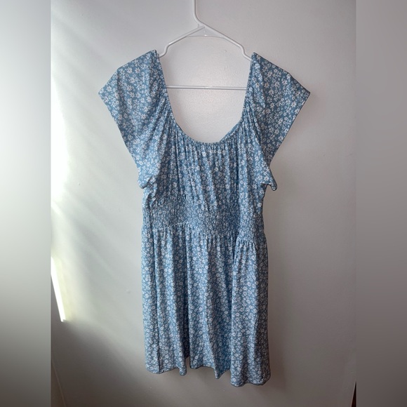 Blue and white, floral dress. Size large. - Picture 2 of 3